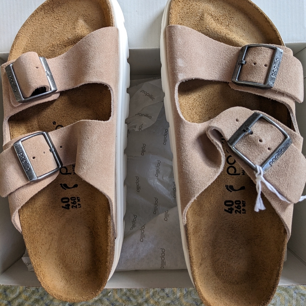 NWT Birkenstock Arizona Pappillio warm sand platform sandals.